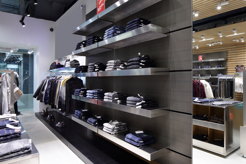 Keep_Merchandise_Neat_and_Organized_with_the_Right_Retail_Shelving